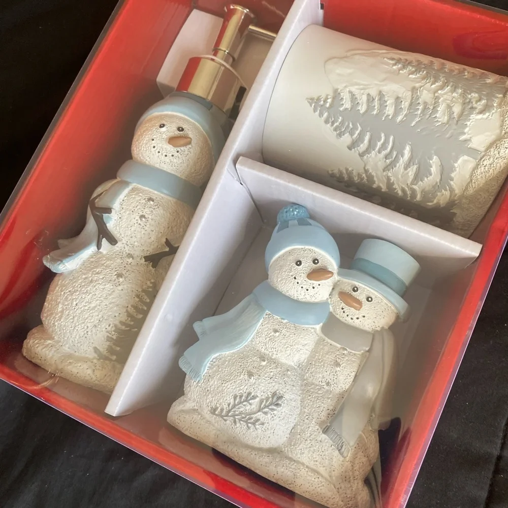NEW Holiday 3 piece bath accessories set